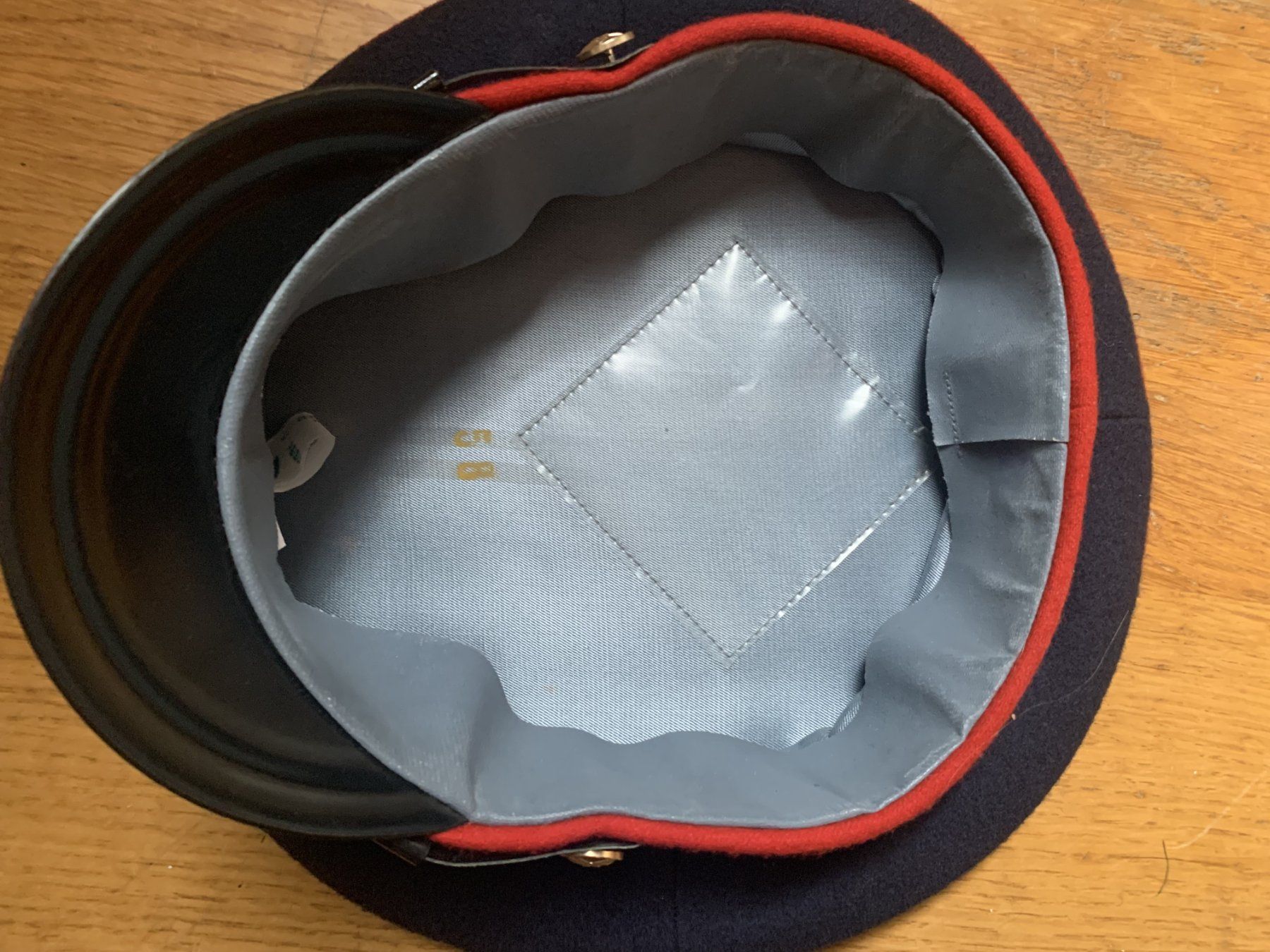 Uniformen: Uniform-Schirmmütze Beamter Russland – Gebraucht aus Volketswil von zwitsch33 2