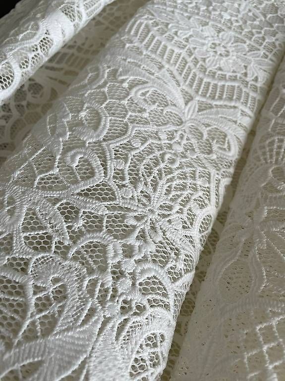 Maje Gonne: Jupe Maje dentelle blanche et jupon taille 3 – Usato da Lausanne venduto da generation 3