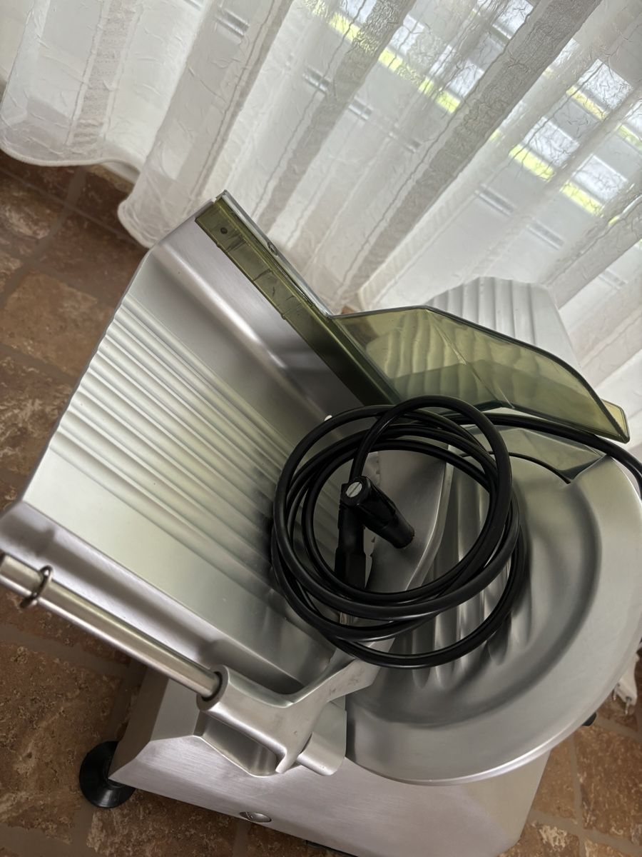 Elettrodomestici da cucina: Affettatrice professionale: Siedlinghaus – Usato da Losone venduto da Tilly-nb7t 2