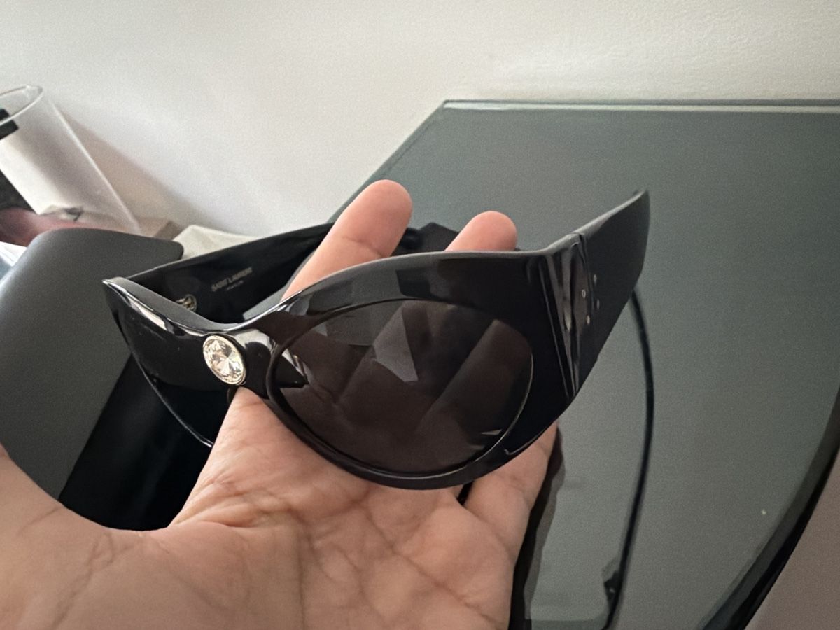 Saint Laurent Occhiali & Lenti: Saint Laurent sunglasses (almost new) – Nuovo (secondo la descrizione) da Genève venduto da val_rp9x 2