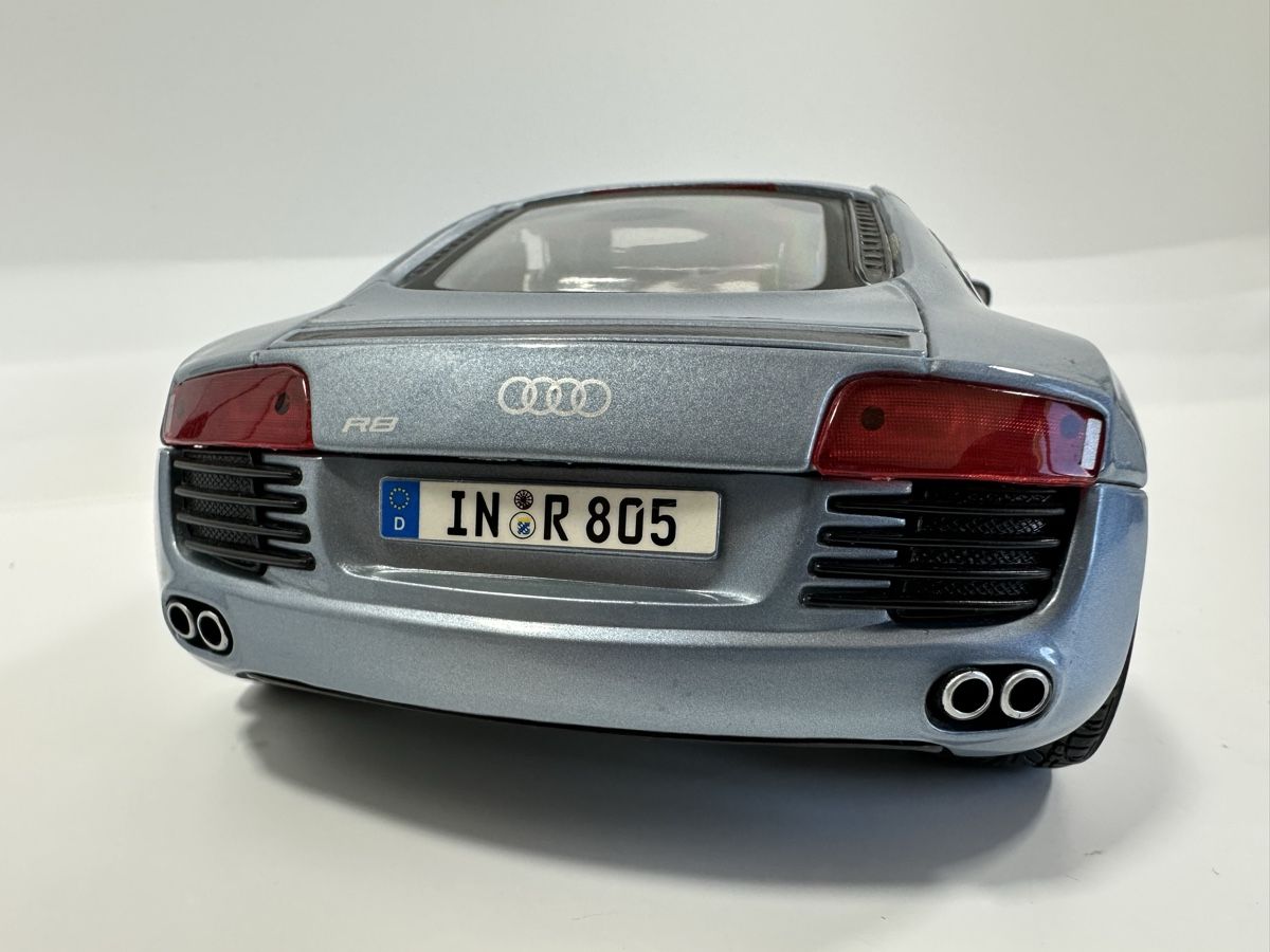 Maisto Modellautos: Audi R8 1:18, blau-silber, MAISTO – Gebraucht aus Zofingen von rf9_x2xt 4