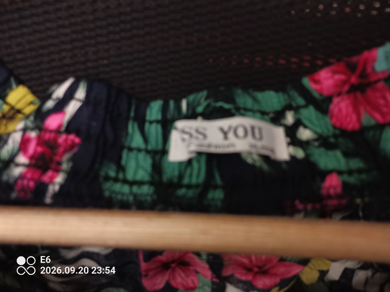 Pantaloni: Geblümte Shorts mit Spitzen – Usato da Zürich venduto da Mitzi6 2