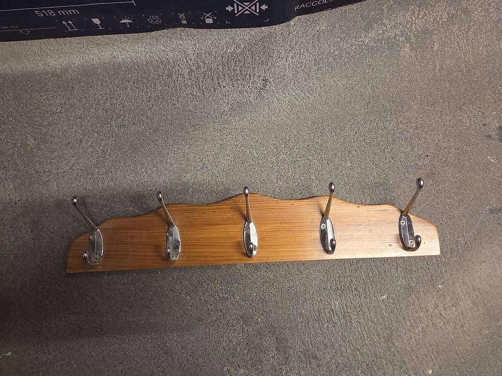 Kleiderbügel: Appendiabiti da parete in legno  5 ganci – Gebraucht aus Vacallo von pat_tf7h