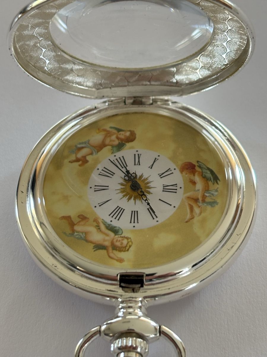 Orologi: Taschenuhr Engel-Motiv, silbern, läuft – Usato da Langnau am Albis venduto da flusspflege 3