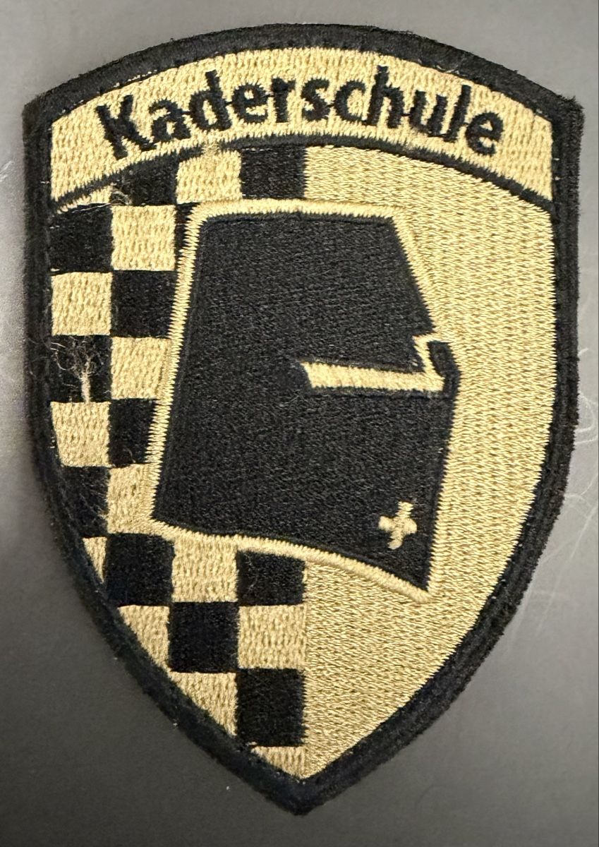 Schweizer Armee Plaketten & Abzeichen: Badge “Panzer Kaderschule” – Neu (gemäss Beschreibung) aus Pregassona von Sangiovese100