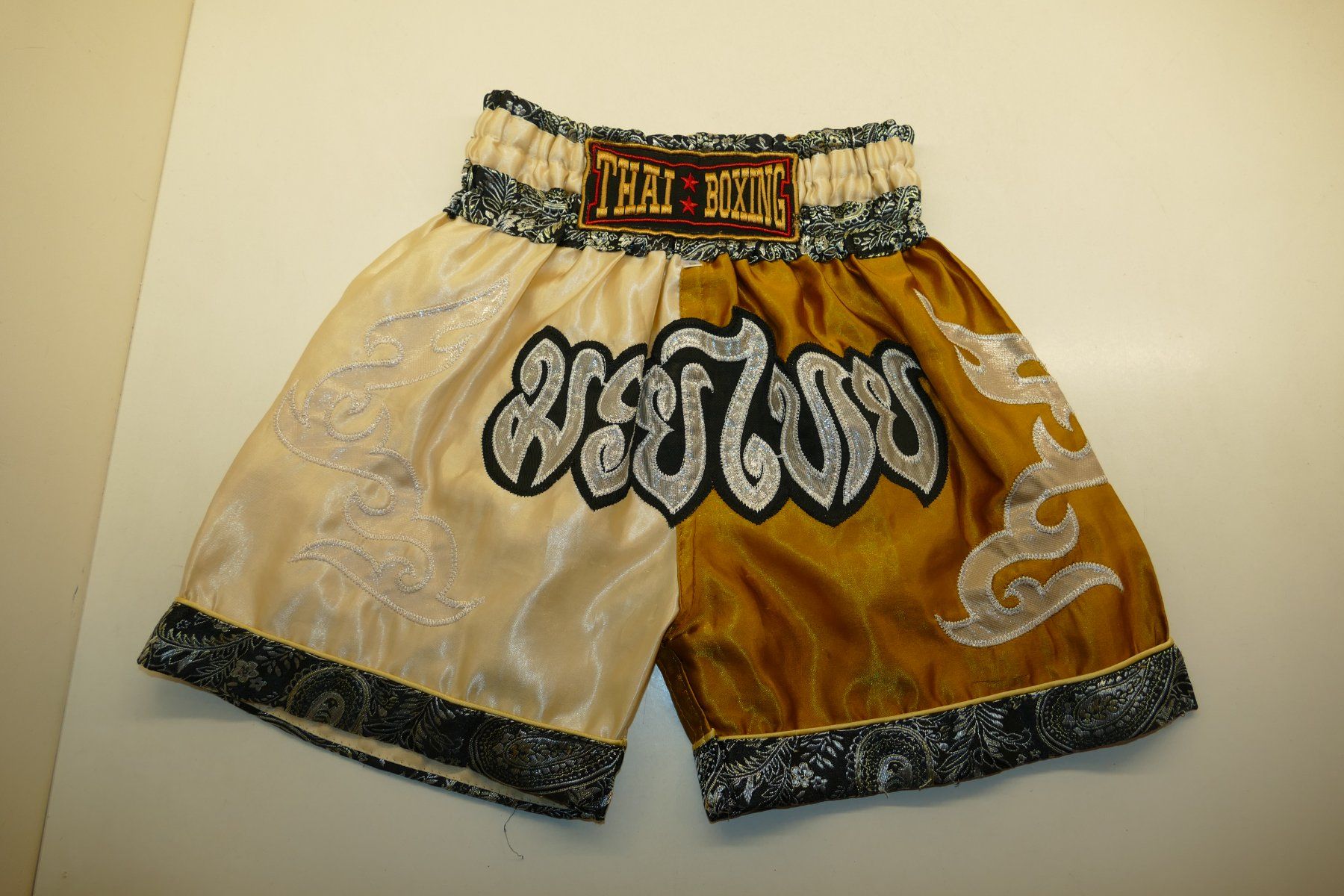 Pantaloni: Kinder Muay Thai Hose Grösse S – Usato da Niederhasli venduto da Flash32