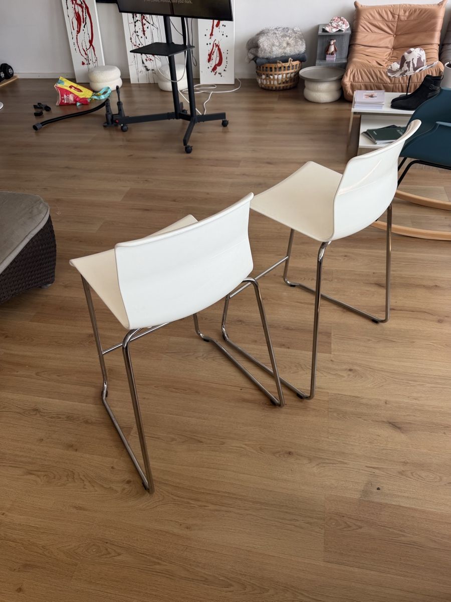 Chaises hautes: Bar chairs 2x White – Neuf (Voir description) à Lausanne par yan_6bmg 3