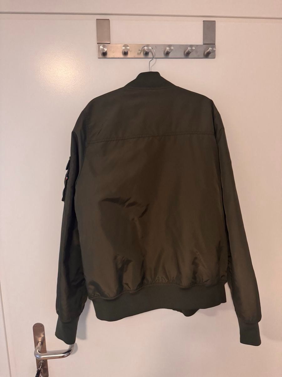 Tommy Hilfiger Giacche: Tommy Hilfiger Bomberjacke XL Top – Usato da Unterseen venduto da valcon 3