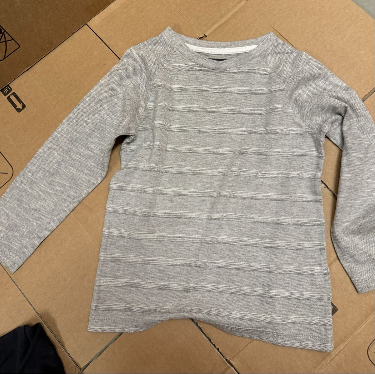 Hemden, T-Shirts & Polos: Kinder T-Shirt Langarm Grösse 110 – Gebraucht aus Zürich von zd_1965 3