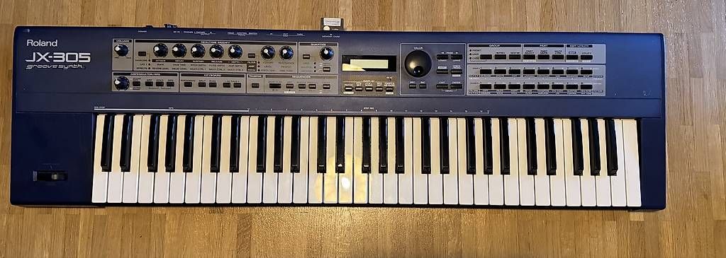 Roland Musikinstrumente: Roland JX-305 – Defekt aus Biel/Bienne von roland808