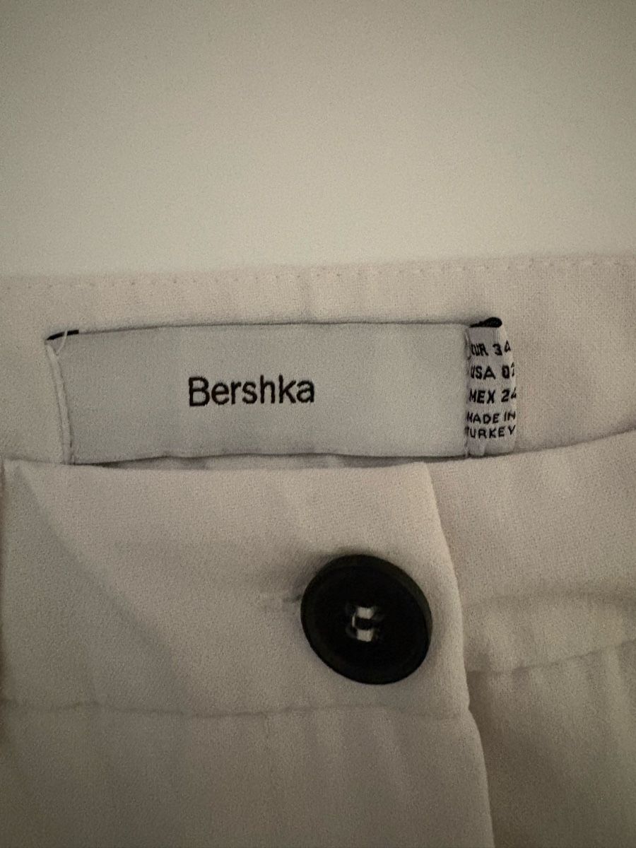 Bershka Pantaloni: Pantalon tailleur Bershka blanc, taille 34 – Usato da Pully venduto da kaba07 3