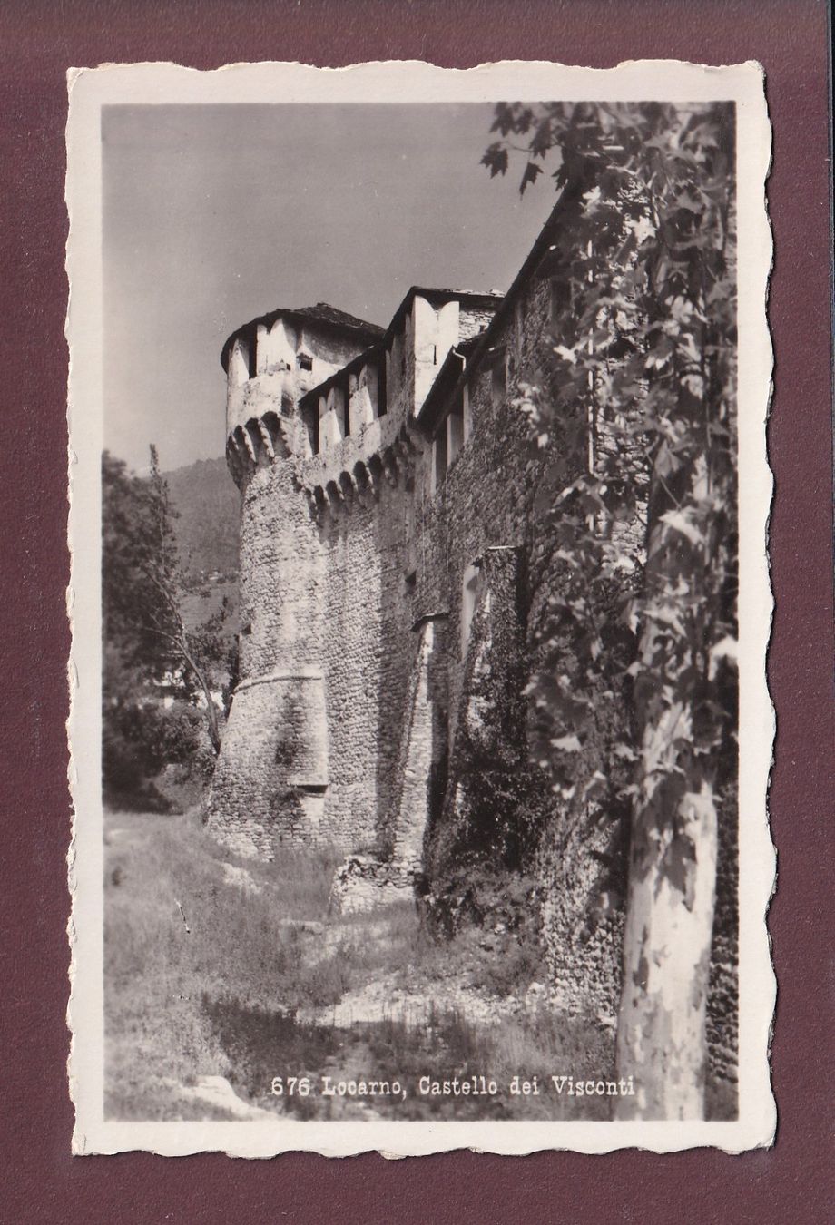 Cartoline postali: LOCARNO - Castello dei Visconti - 1932 – Usato da Pully venduto da nicecards
