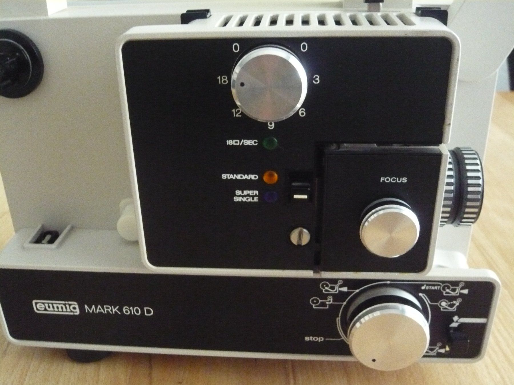Home Cinema: Eumig MARK 610D Stummfilmprojektor – Usato da Winterthur venduto da Cajun 1