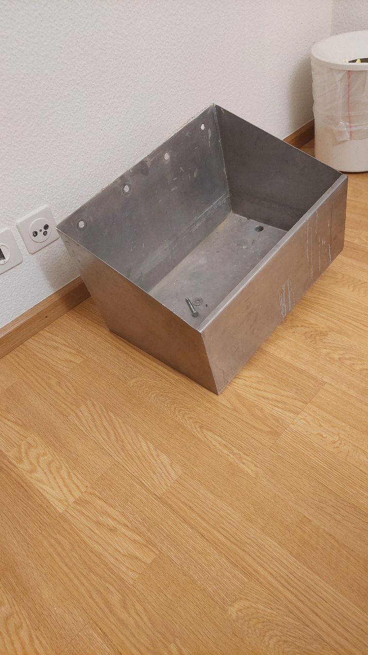 Lavabi & lavandini: Wassertrog für Wandmontage mit Ablauf  – Usato da Arisdorf venduto da GoodJoice 1
