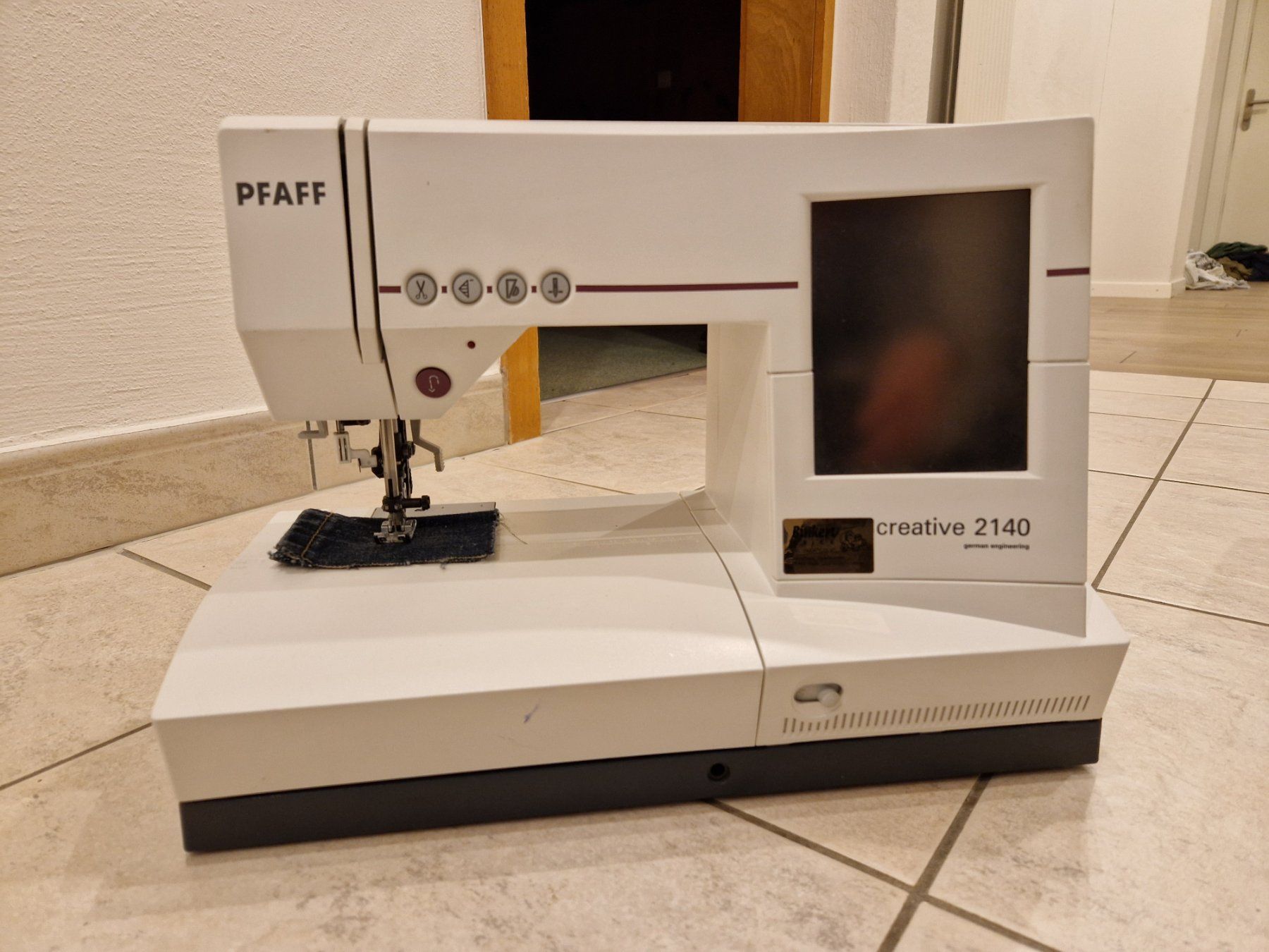 Pfaff Macchine da cucire: Pfaff Creative 2140 Nähmaschine mit Stickmodul – Usato da Gipf-Oberfrick venduto da KreativeWelt