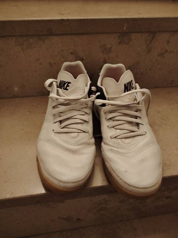 Herrenschuhe: Nike Hallenschuhe Gr 42  – Gebraucht aus Wilen b. Wollerau von Karin1985 3