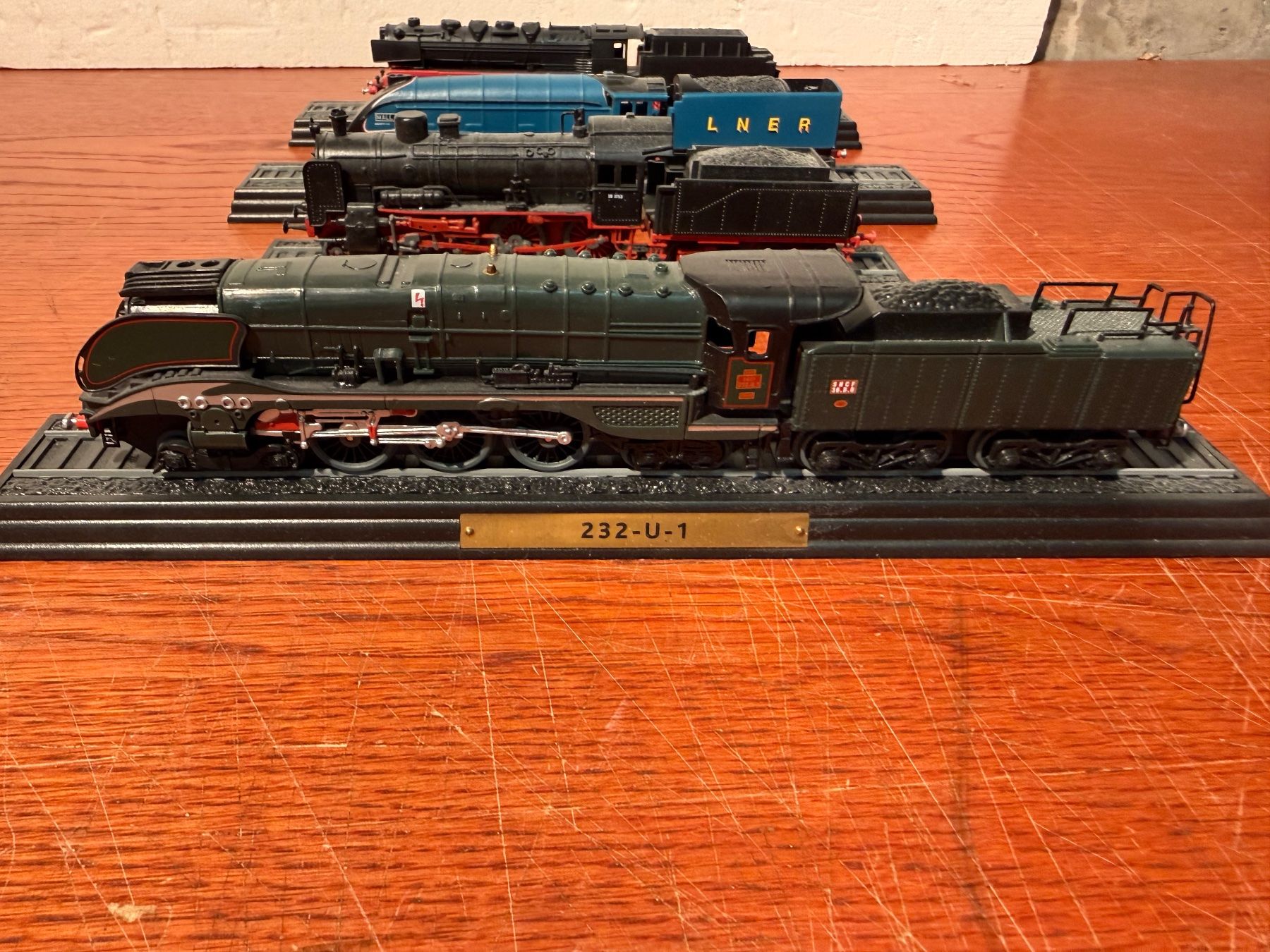 Modelleisenbahnen: 4 Locomotives miniatures, diverses marques, différentes é... – Gebraucht aus Lausanne von artnouveau04 1
