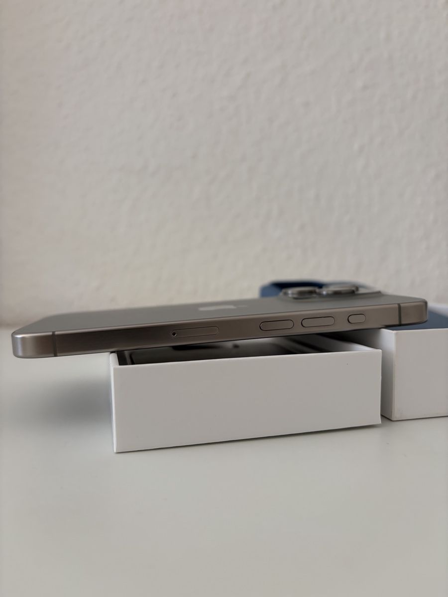 Apple Telefoni cellulari / Smartphones: iPhone 15 Pro (128GB titanium, outstanding condition) – Usato da Genève venduto da kas_6hfm 6
