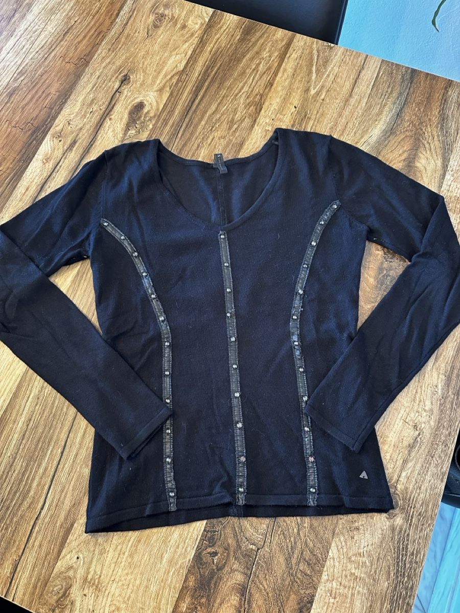 Guess Maglioni & Felpe: Schwarzer Langarmpulli von Guess, Gr. S – Usato da Siebnen venduto da luana_cataleya