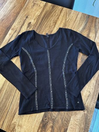 Schwarzer Langarmpulli von Guess, Gr. S