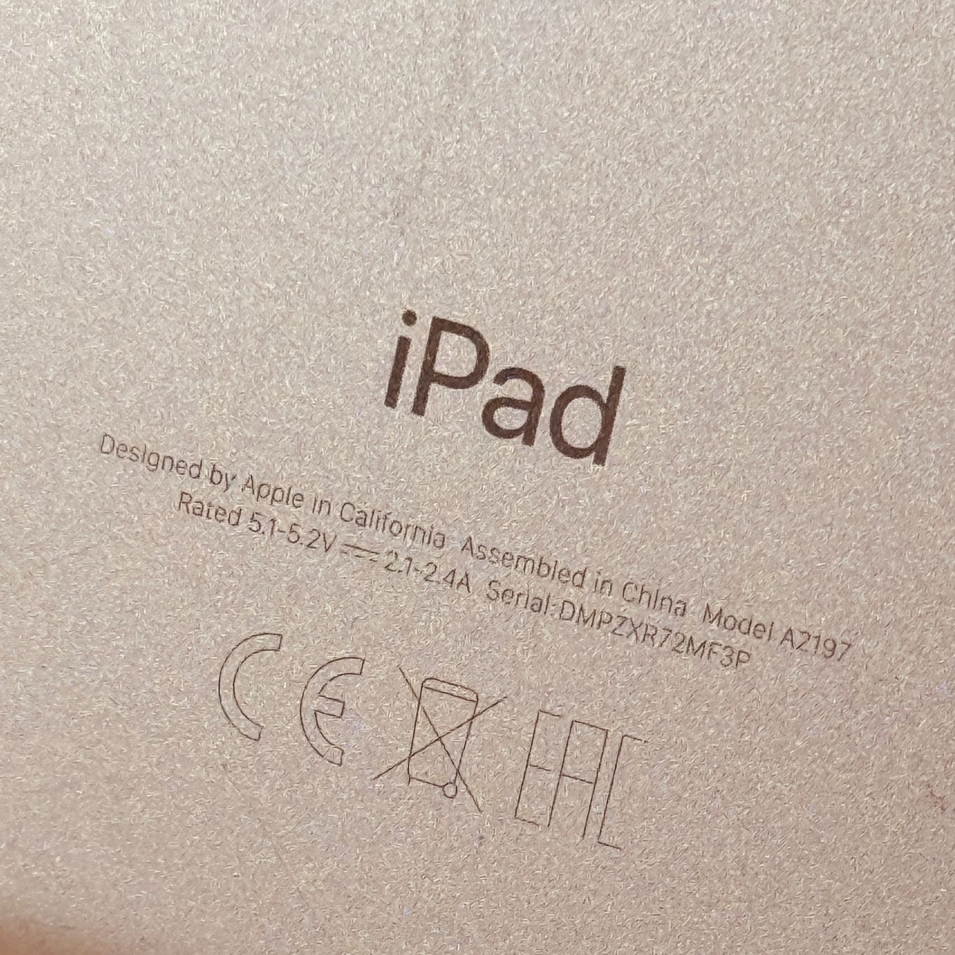Apple Covers & Borse: Coque arrière pour iPad 7 avec Batterie – Usato da Morges venduto da DA-repa 2
