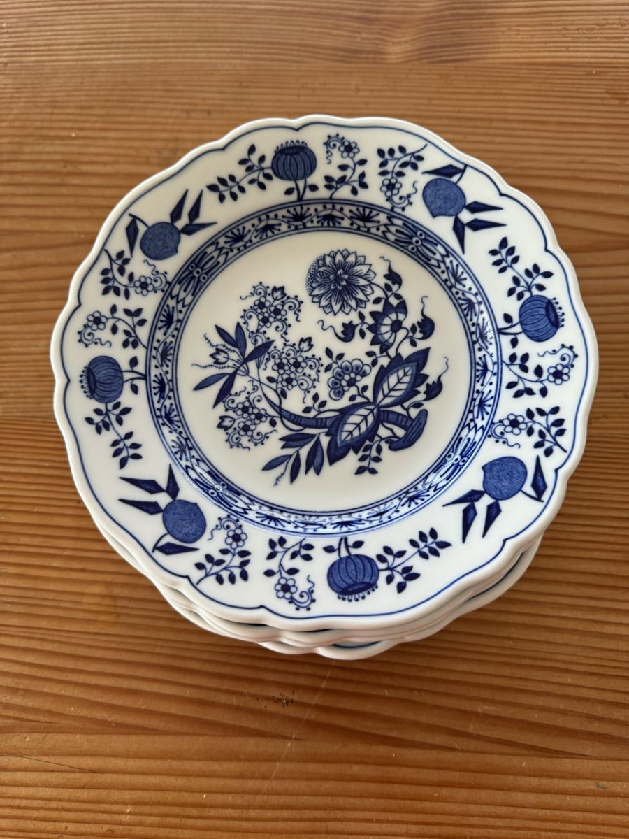 Assiettes: Teller Hutschenreuther Zwiebelmuster  – D'occasion à Lanzenhäusern par Galaa 1