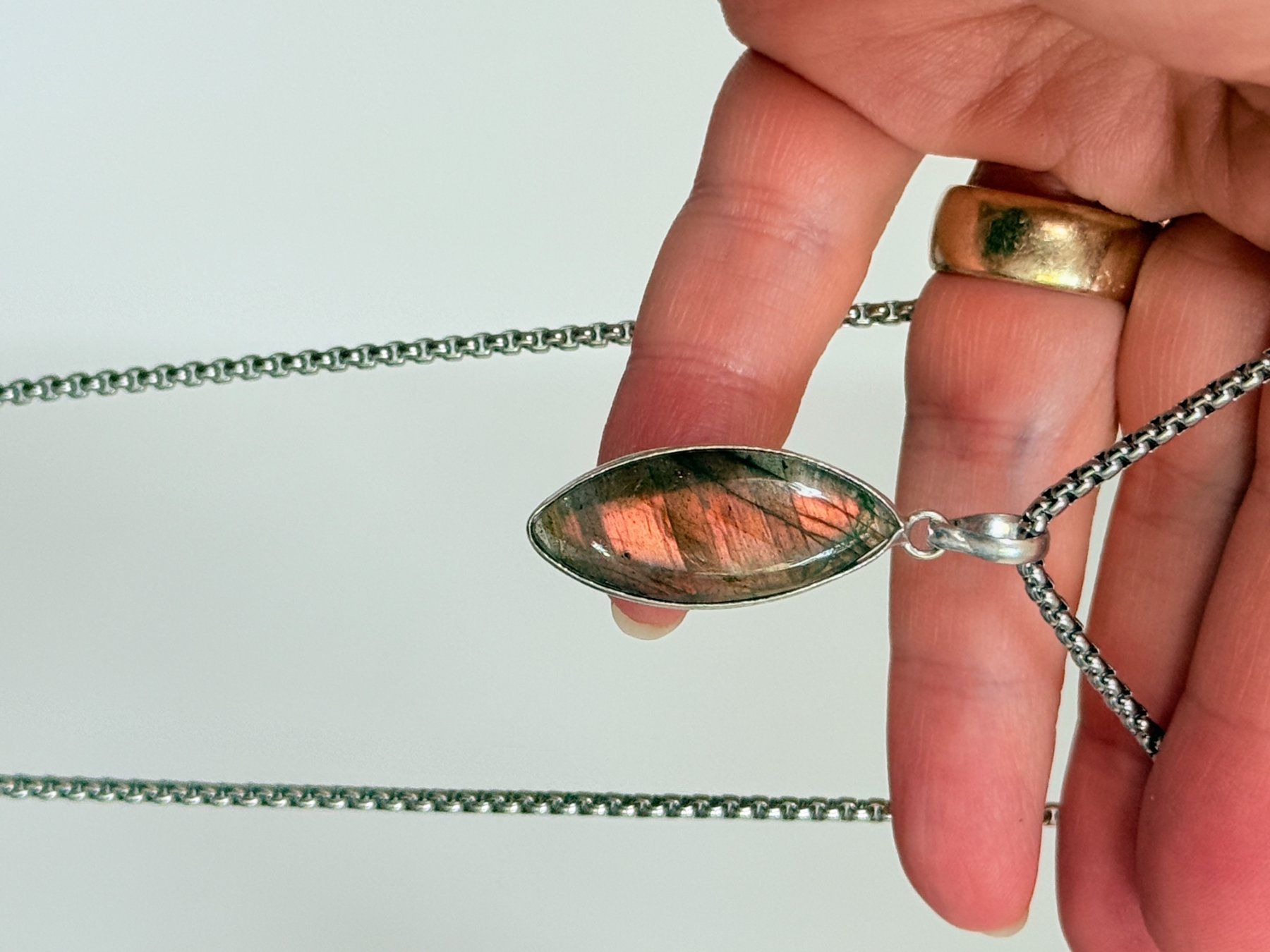 Ketten: Pendentif Labradorite forme marquise – Neu und originalverpackt aus Genève von AWWA 3