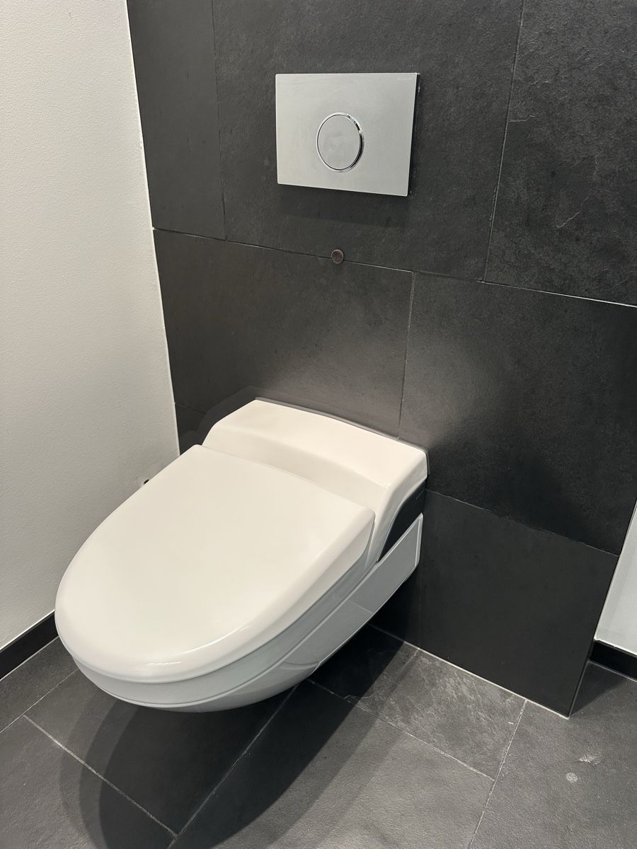 Geberit WC: Dusch WC Balena 7000 ab CHF 1.00 – Defekt aus Wolfhausen von Hole-in-One 1