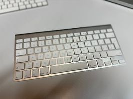 Apple Wireless Keyboard (A1314)