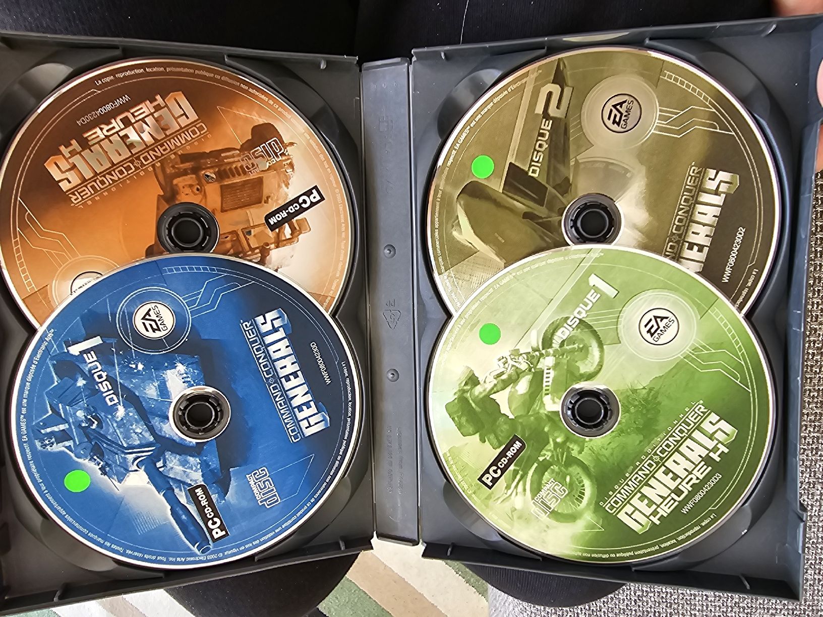 Giochi: PC Jeu Command & Conquer Generals Deluxe Edition FR – Usato da Forel (Lavaux) venduto da Clelia94 1