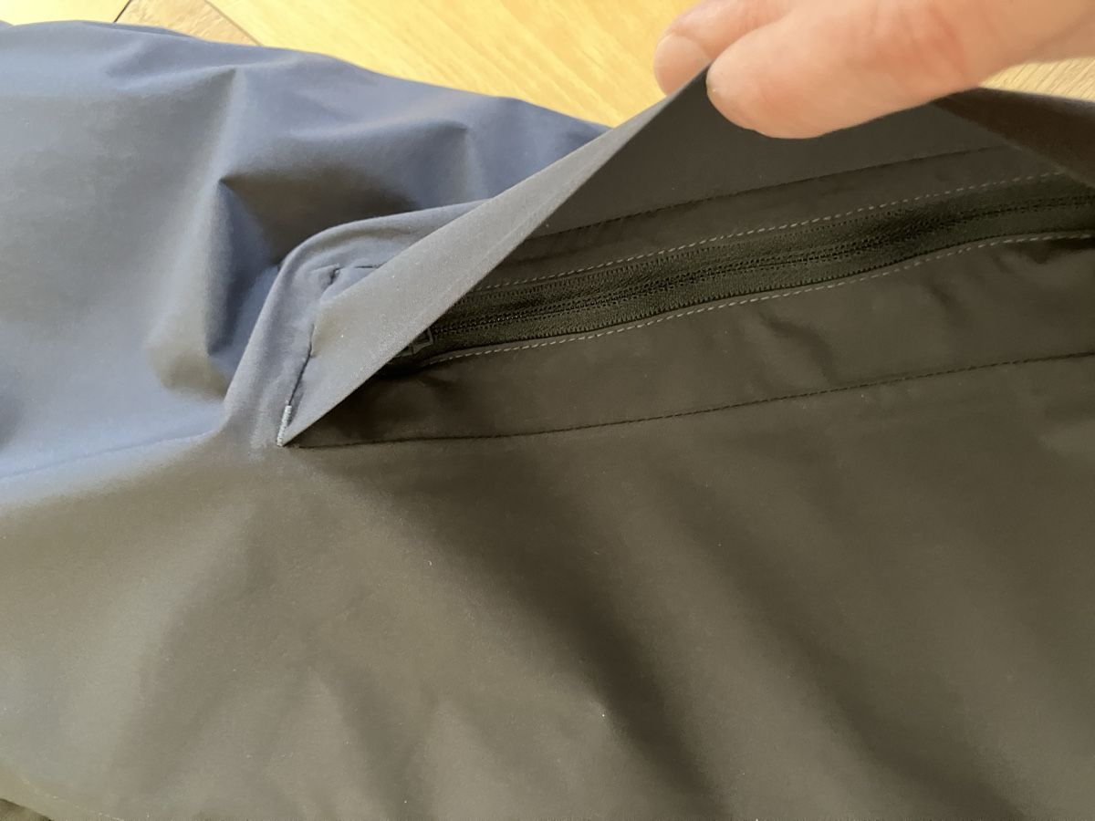 Jack Wolfskin Cappotti: Jack Wolfskin Mantel grau-braun – Usato da Zürich venduto da dbfuchs 1