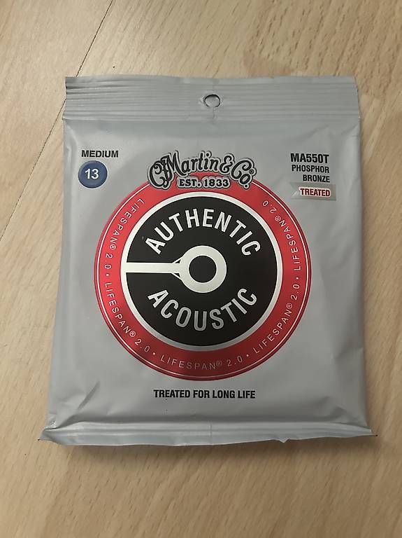 Musikinstrumente: Martin Strings authentic acoustic – Neu und originalverpackt aus Zürich von Sherpa