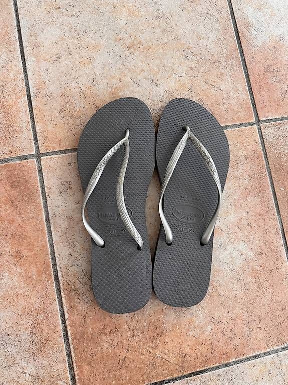 Scarpe da uomo: Neue Havaianas slim 41-42 – Usato da Zumikon venduto da Fahrgaestin