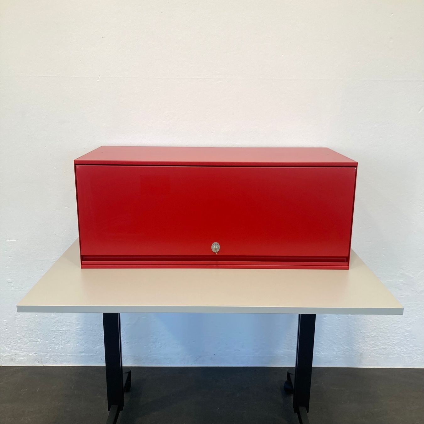Lista Schränke: Lista Office LO Locker Modul Dunkelrot mit Schlüssel – Gebraucht aus Schönenwerd von mcofficeshop