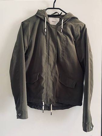 Übergangsjacke von Only. Grösse xs. Olivgrün