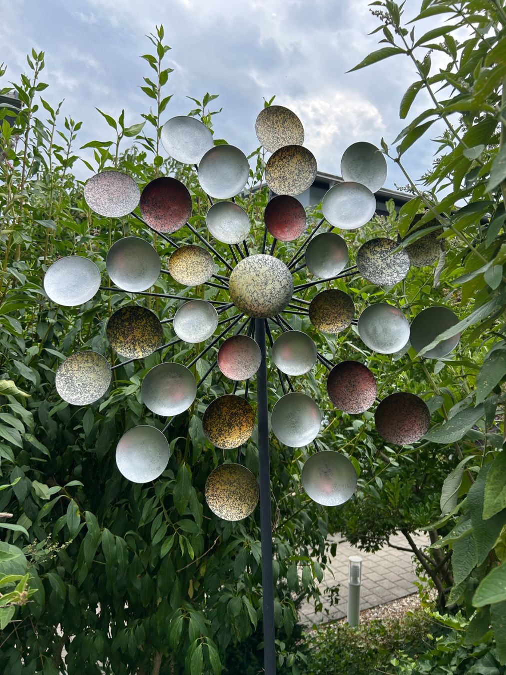 Altro in Decorazioni & Accessori: Windspiel Gartendeko Metall Kugel Form bunt gebraucht – Usato da Kriens venduto da ch__z8rx