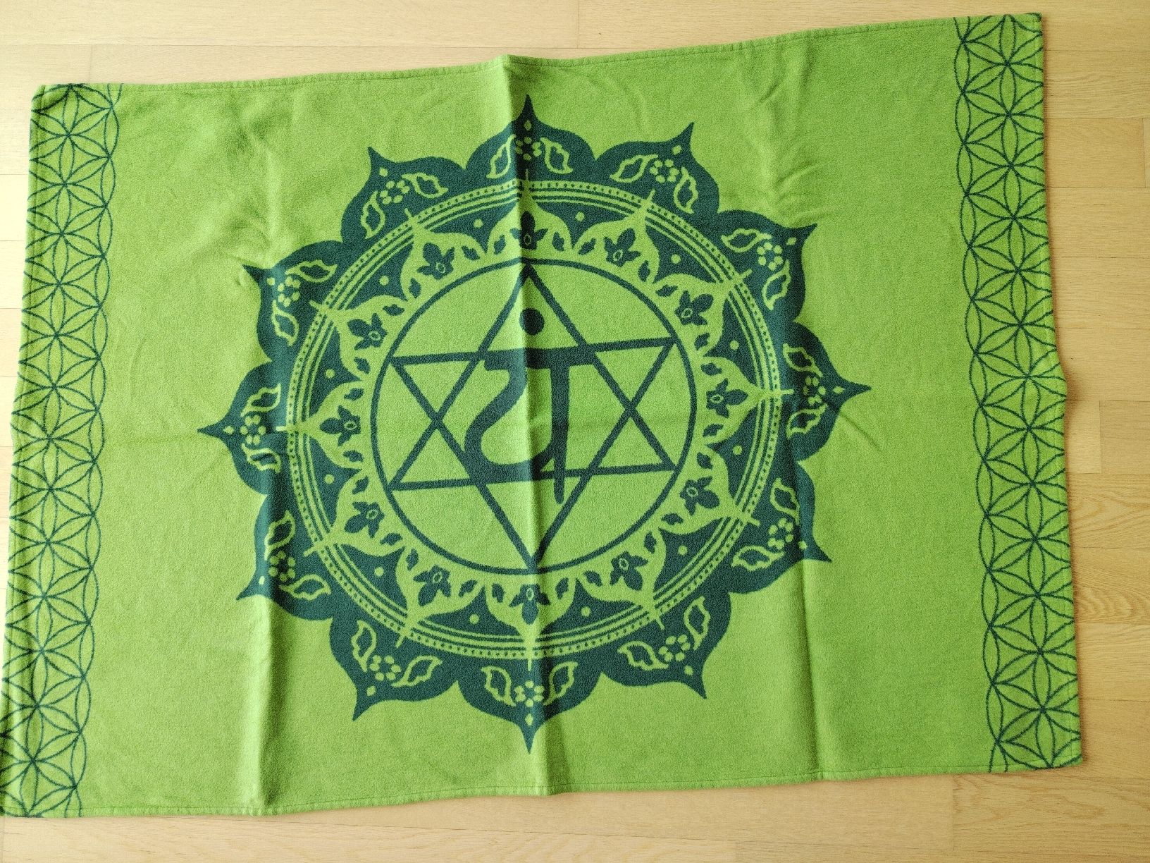 Decken: Yoga Decke Herz Chakra Grün – Gebraucht aus Buchrain von QueenyHE51 1