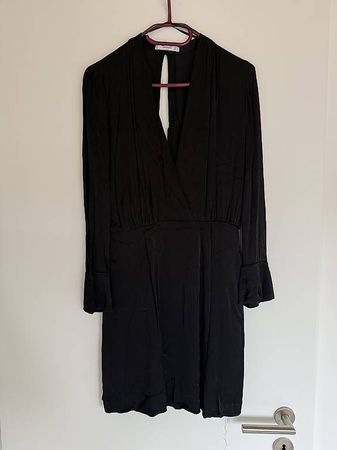Kleid S schwarz schimmernd gr. Ausschnitt 