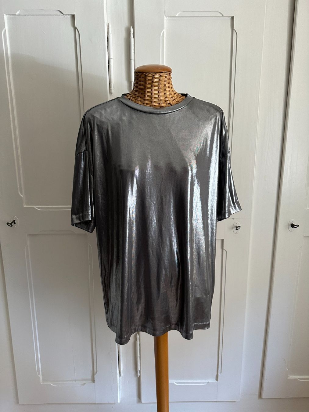 H&M T-shirts: Longshirt silber glitzernd 40 – D'occasion à Zürich par Diazaio