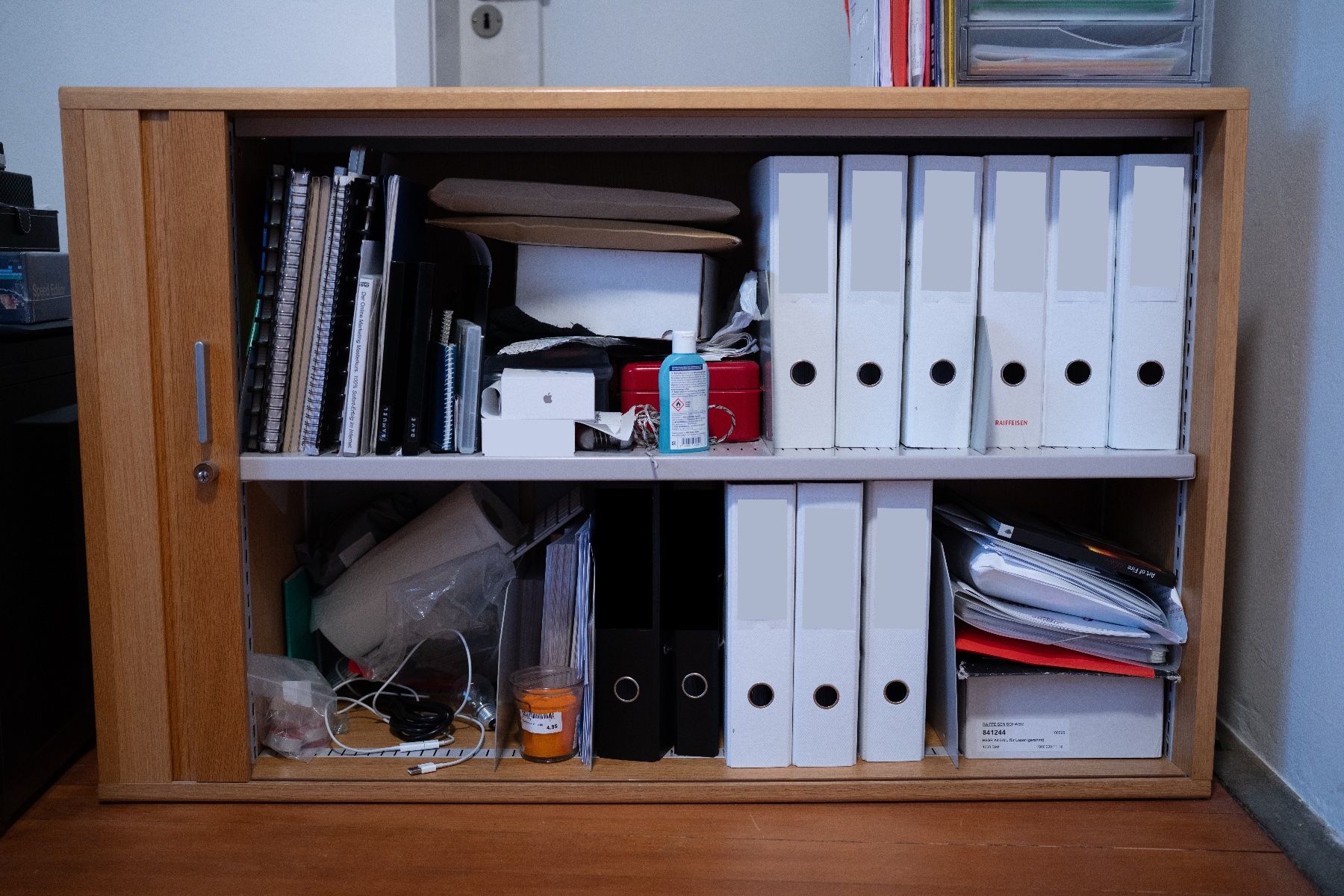 Armoires: LISTA-Aktenschrank (quer) mit Schiebetüren abschliessbar – D'occasion à Gossau SG par zitaka 1