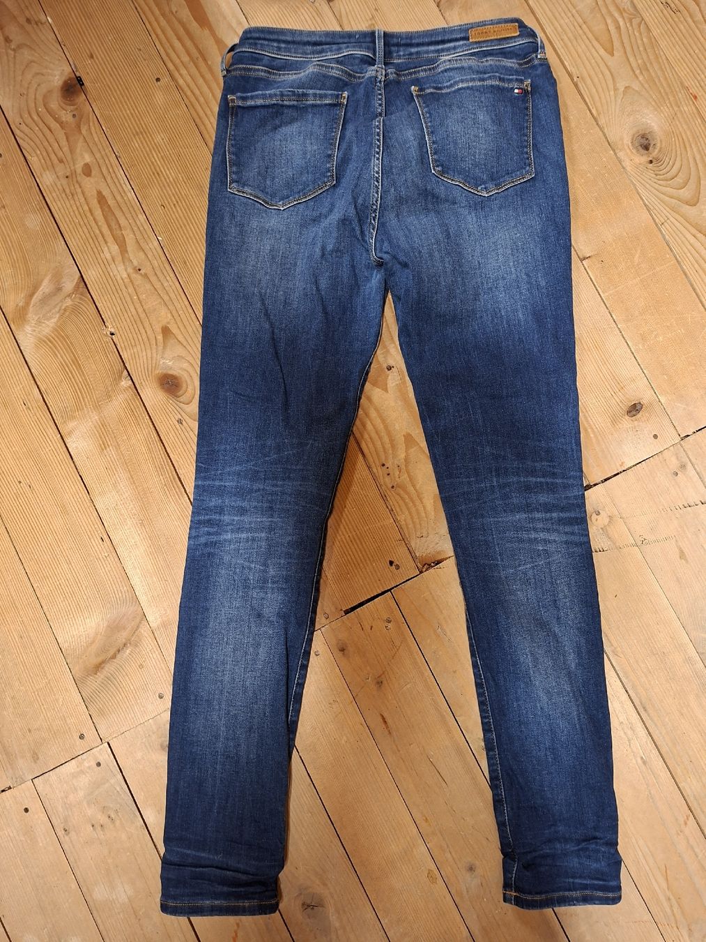 Tommy Hilfiger Jeans: Tommy Hilfiger Como (Versand möglich) – Neu (gemäss Beschreibung) aus Baden von lyraba 1