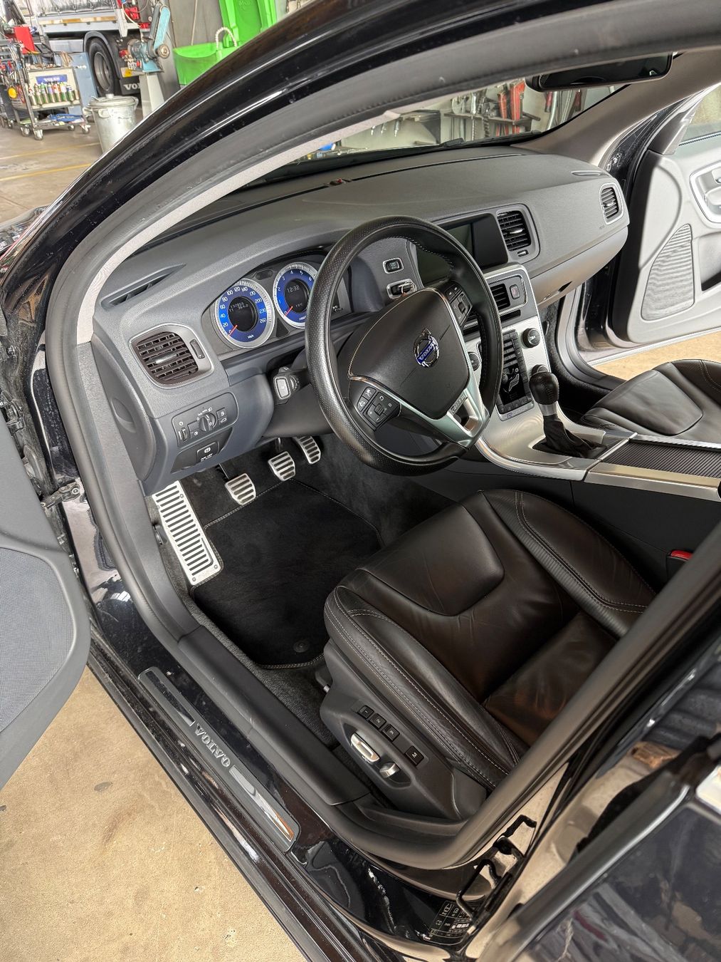 Volvo Autos: Volvo V60 T4 R-Design – Gebraucht aus Aesch LU von Mrogeli 4