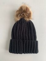 Schwarze Strickmütze mit Bommel Pesaro
