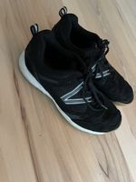 Sportschuhe schwarz Grösse 40 gebraucht