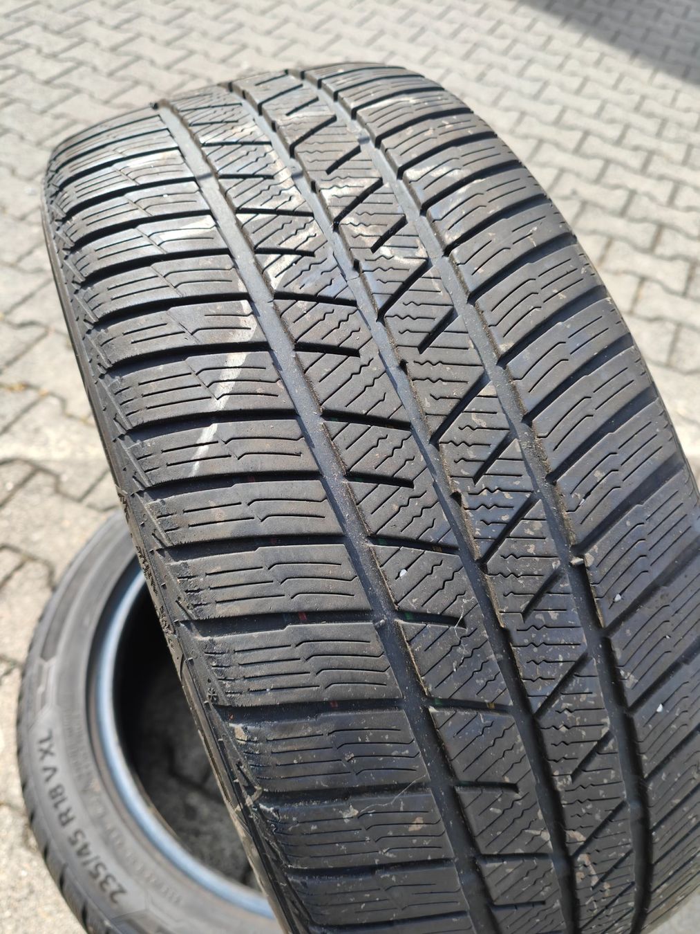 Pneumatici & Ruote complete: Winterreifen 235/45 R18 – Usato da Oberengstringen venduto da Reifen-Lagerverkauf 1
