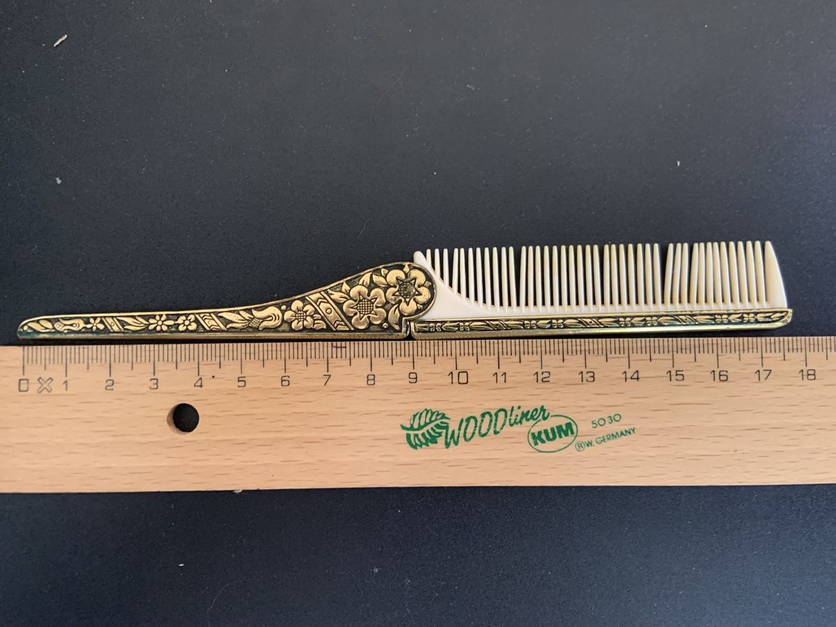 Sonstige Haarpflege: Vintage Klappkamm  – Gebraucht aus Riehen von 4dog 3