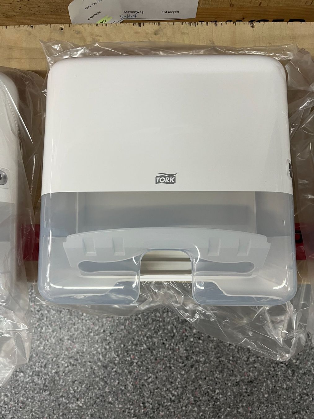 Portasciugamani: Tork Handtuchspender Interfold, mini, weiss, (NEU) – Nuovo e nell'imballaggio originale da Waltenschwil venduto da migrosicetea_