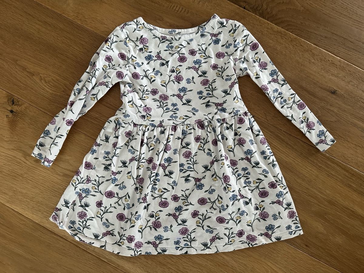 Kleiderpakete & -sets: 🎀Mädchen Kleider Set Grösse 98💗 – Gebraucht aus Safenwil von Whoopie1 1