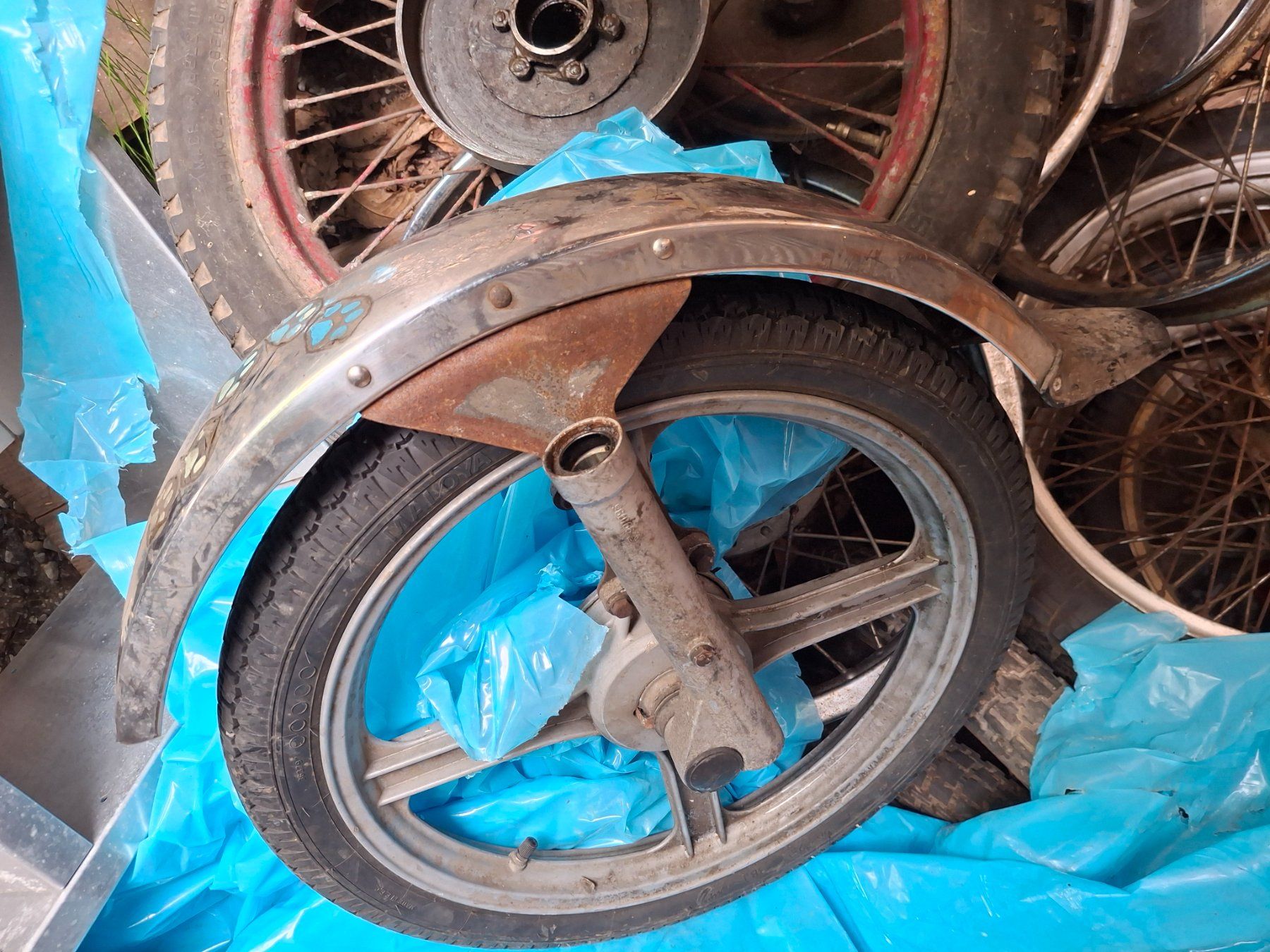 Piaggio Mofa-Ersatzteile: VORDERRAD + GABELHOLMEN PIAGGIO SI POSTMOFA VARIO 991095 ? – Gebraucht aus Wängi von Toeff85 2