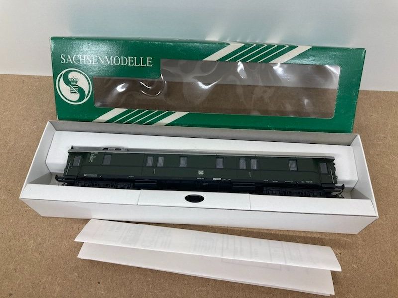 Modellini di ferrovie: Sachsenmodelle H0 14215 Postwagen Ep. III DR – Usato da Büsserach venduto da ModellbahnDepot